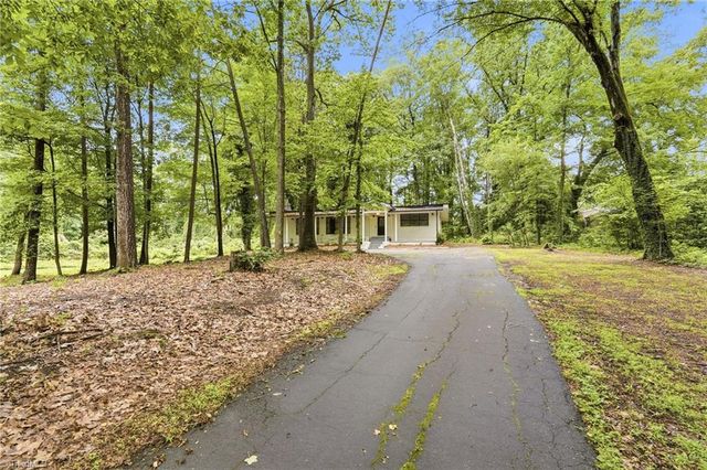 3304 New Walkertown Road, Winston-salem, NC 27105