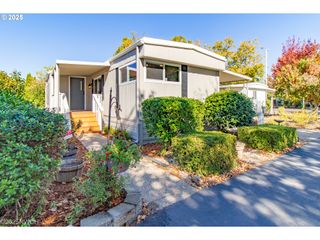 4800 BARGER Dr 80, Eugene, OR 97402