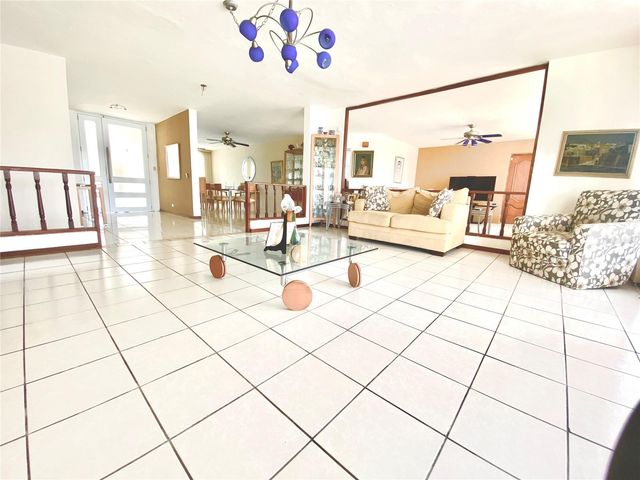 F-14 CALLE JAÉN, Carolina, PR 00983