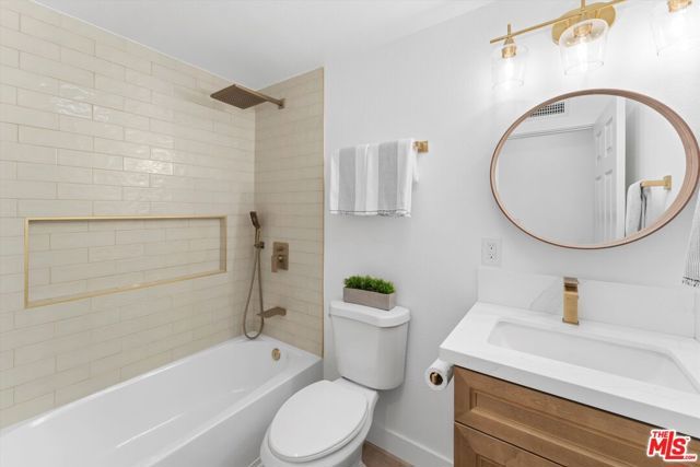 3815 W 60th Street, Los Angeles, CA 90043