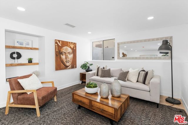 3815 W 60th Street, Los Angeles, CA 90043