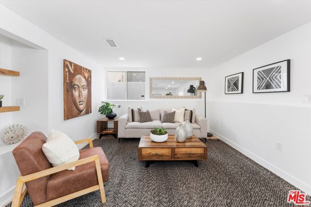 3815 W 60th Street, Los Angeles, CA 90043