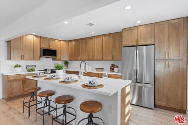 3815 W 60th Street, Los Angeles, CA 90043