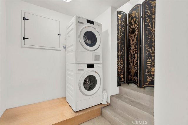 2111 Rockledge, Los Angeles, CA 90068