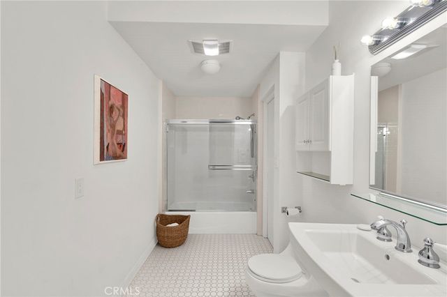 2111 Rockledge, Los Angeles, CA 90068