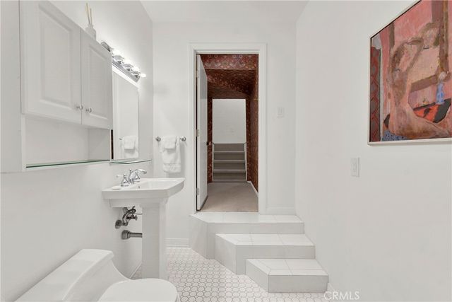 2111 Rockledge, Los Angeles, CA 90068