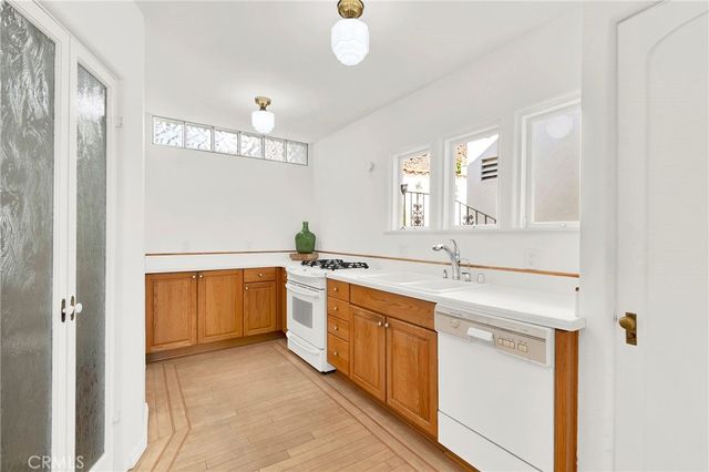 2111 Rockledge, Los Angeles, CA 90068