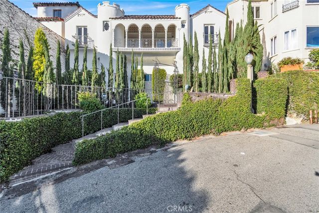 2111 Rockledge, Los Angeles, CA 90068