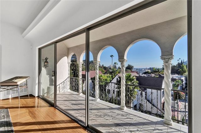 2111 Rockledge, Los Angeles, CA 90068
