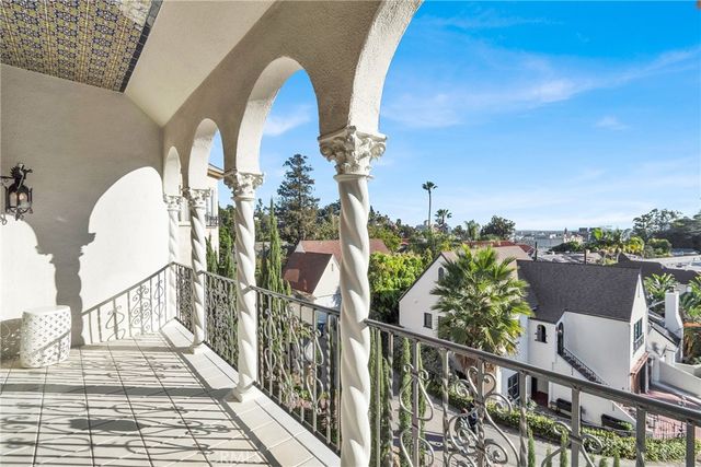 2111 Rockledge, Los Angeles, CA 90068