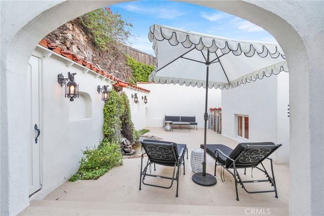 2111 Rockledge, Los Angeles, CA 90068