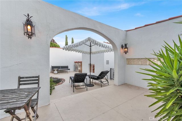 2111 Rockledge, Los Angeles, CA 90068