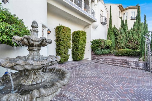 2111 Rockledge, Los Angeles, CA 90068