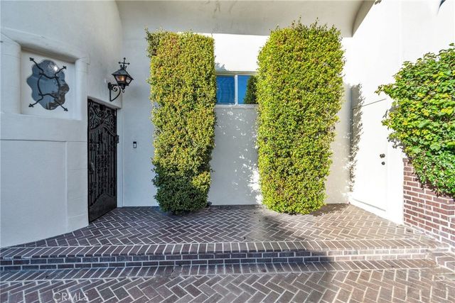 2111 Rockledge, Los Angeles, CA 90068