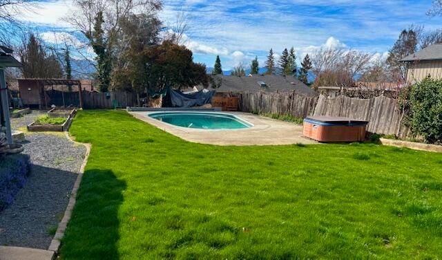 727 NE Memorial Drive, Grants Pass, OR 97526