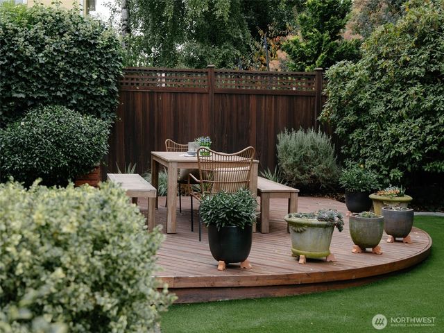 1812 10th Avenue E, Seattle, WA 98102