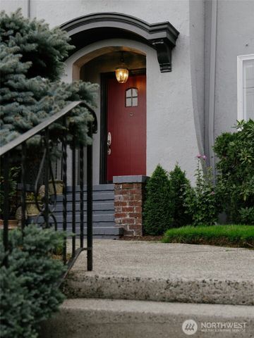 1812 10th Avenue E, Seattle, WA 98102