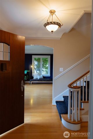 1812 10th Avenue E, Seattle, WA 98102