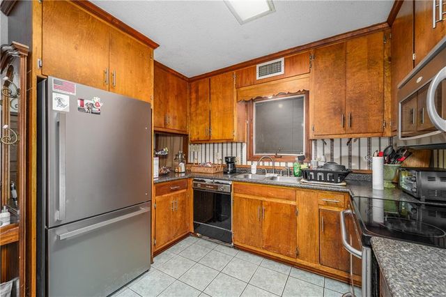 930 Lakeview Drive, Blackshear, GA 31516