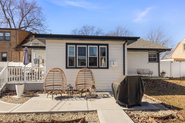 9525 Parkside Avenue, Oak Lawn, IL 60453