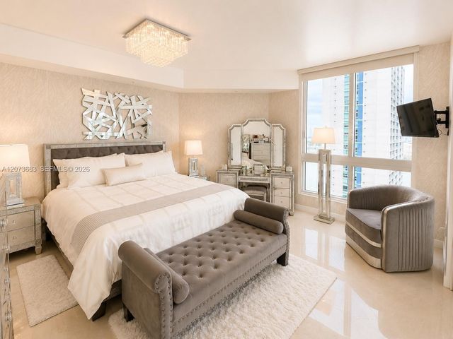 300 S Biscayne Boulevard T-2910, Miami, FL 33131