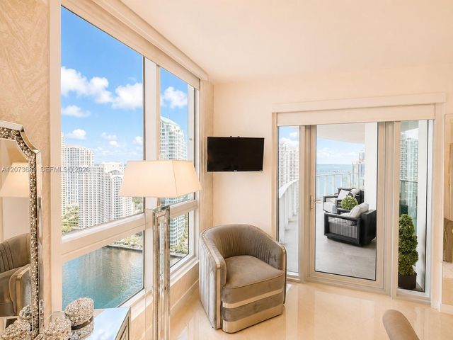 300 S Biscayne Boulevard T-2910, Miami, FL 33131