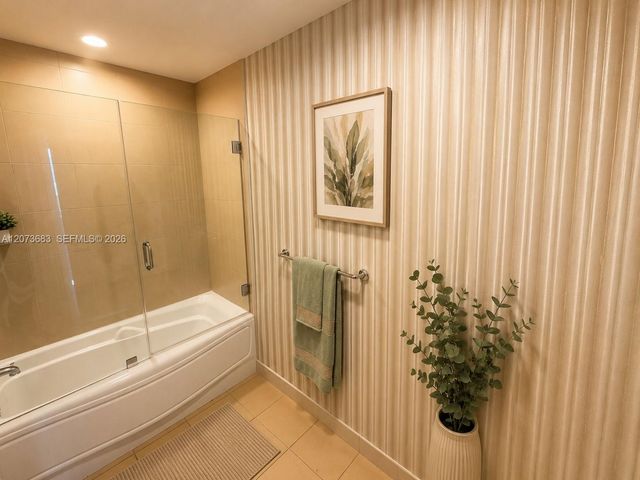 300 S Biscayne Boulevard T-2910, Miami, FL 33131