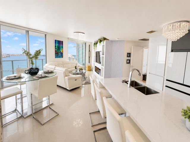 300 S Biscayne Boulevard T-2910, Miami, FL 33131