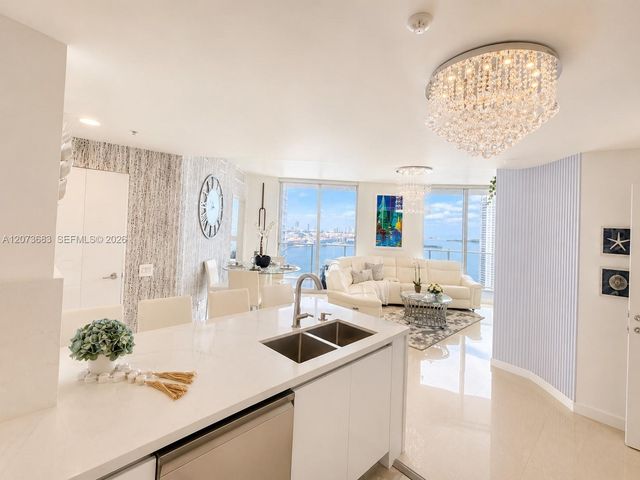 300 S Biscayne Boulevard T-2910, Miami, FL 33131