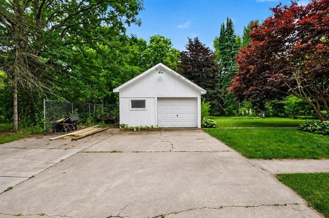 6109 Brooklyn Road, Jackson, MI 49201