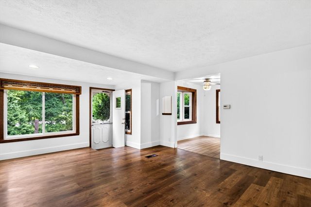 6109 Brooklyn Road, Jackson, MI 49201