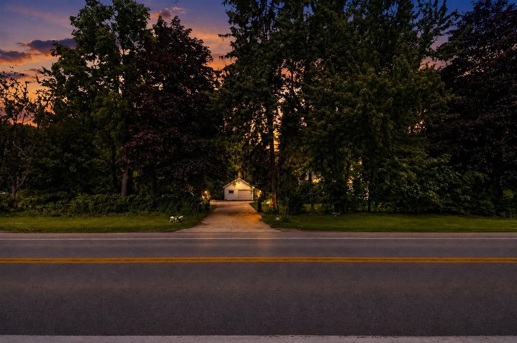 6109 Brooklyn Road, Jackson, MI 49201