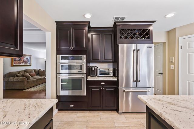 19 Vail Valley Drive, Manalapan, NJ 07726
