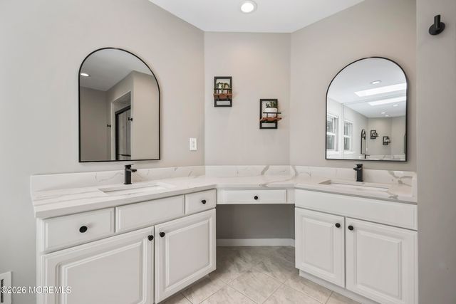 19 Vail Valley Drive, Manalapan, NJ 07726