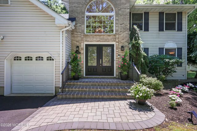 19 Vail Valley Drive, Manalapan, NJ 07726