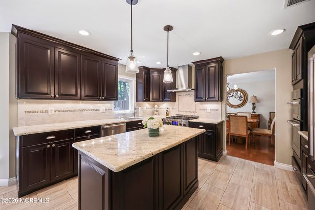 19 Vail Valley Drive, Manalapan, NJ 07726