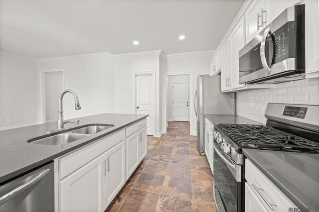 471 Lake Breeze Dr, Baton Rouge, LA 70820