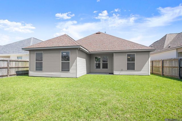 471 Lake Breeze Dr, Baton Rouge, LA 70820