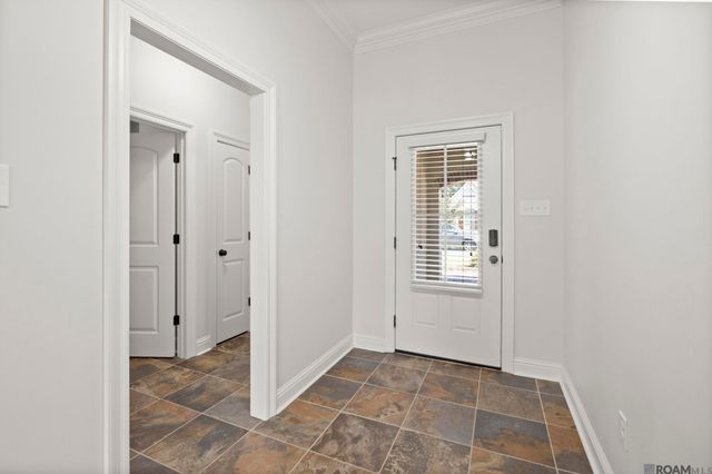 471 Lake Breeze Dr, Baton Rouge, LA 70820
