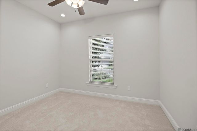 471 Lake Breeze Dr, Baton Rouge, LA 70820
