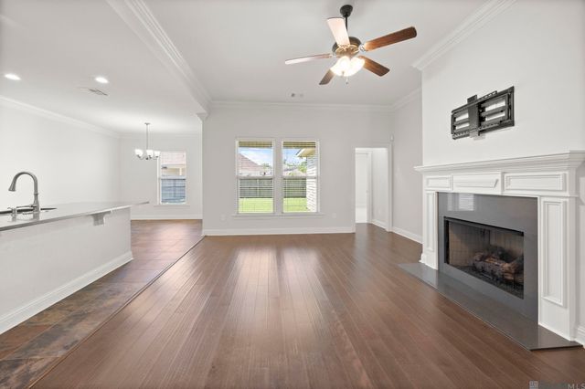 471 Lake Breeze Dr, Baton Rouge, LA 70820
