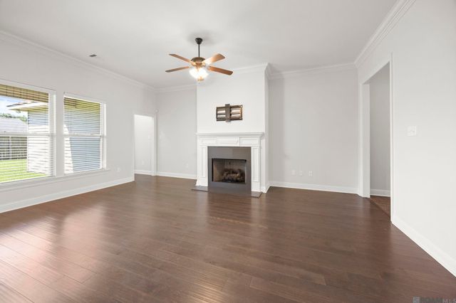 471 Lake Breeze Dr, Baton Rouge, LA 70820