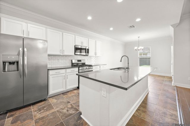 471 Lake Breeze Dr, Baton Rouge, LA 70820