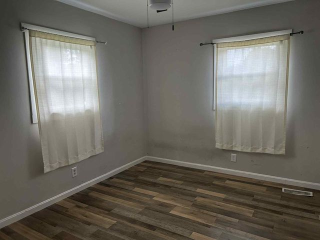 206 Murphree Ave, Waverly, TN 37185