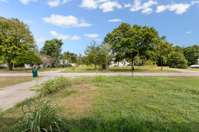 206 Murphree Ave, Waverly, TN 37185