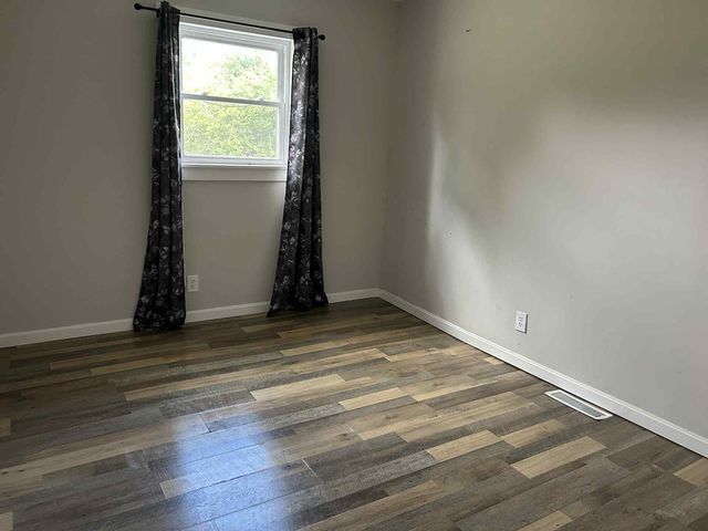 206 Murphree Ave, Waverly, TN 37185