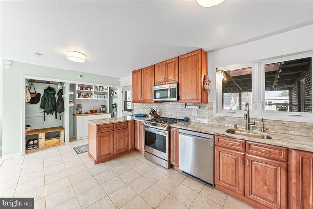 208 2ND AVE, Broomall, PA 19008