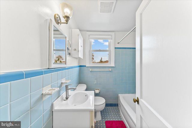 208 2ND AVE, Broomall, PA 19008