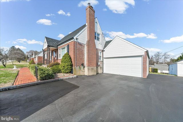 208 2ND AVE, Broomall, PA 19008