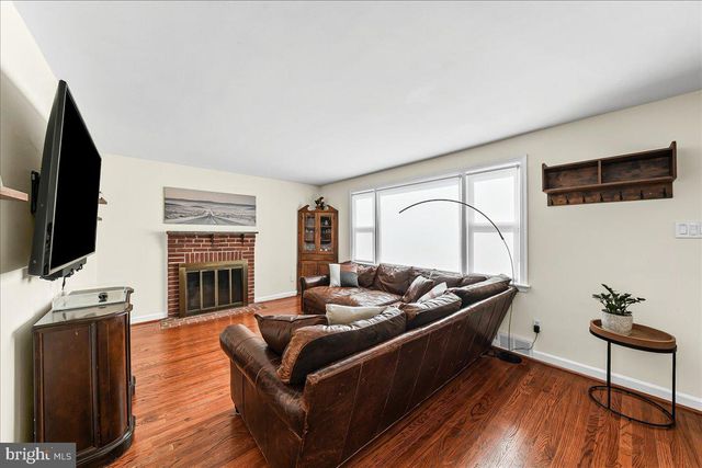 208 2ND AVE, Broomall, PA 19008